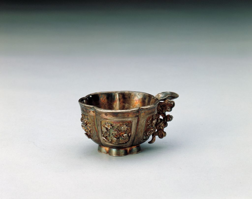 图片[1]-Silver carved plum cup-China Archive